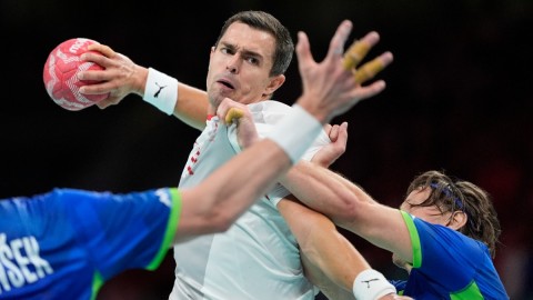 Hrabri Slovenci stali na korak od čuda, Danska uz pomoć sudija ide u finale thumb2.jpg