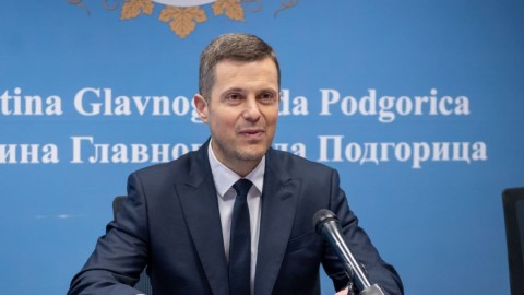 Mujović: Glavni grad opredijelio 200.000 eura za nabavku novih autobuskih stajališta thumb2.jpg