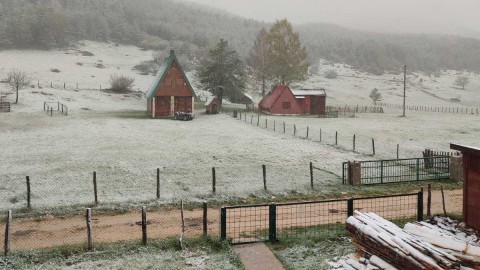Majske pahulje na sjeveru: Durmitor pod snijegom thumb2.jpg
