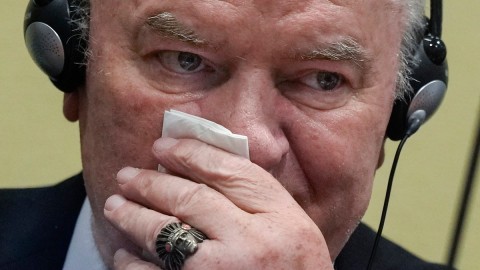 Odbrana: Sud u Hagu da hitno oslobodi Mladića, bliži mu se kraj života thumb2.jpg