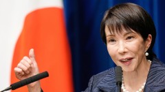 Nova japanska premijerka svira bubnjeve da se opusti, ima crni pojas u karateu, vozi motor thumb1.jpg