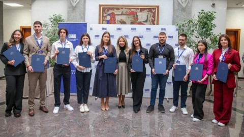 Potpisani ugovori sa drugom generacijom stipendista CBCG thumb2.jpg