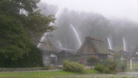 U japanskom gradiću, tradicionalna vježba, kako sačuvati kuće od slame thumb2.jpg