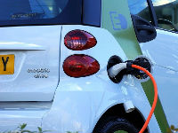 944027_elektricna-autajpg